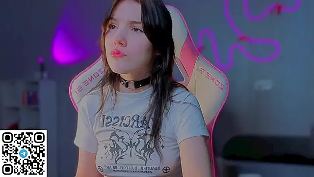 Snapshot of Sophie_SkyAngel chatting on 03/05/26, 12:56 Sophie SkyAngel online show from 03/05/26, 12:56