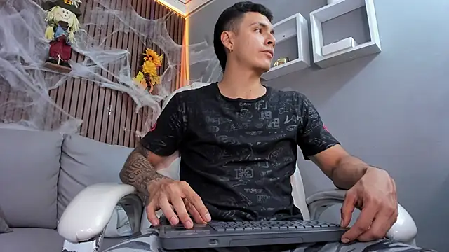 Leo santoro online show from 10/28/25, 02:31