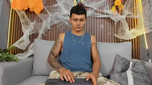 Leo santoro online show from 10/31/25, 01:45