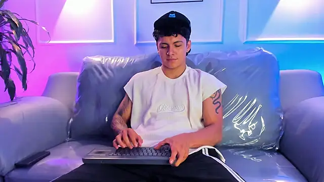 Leo santoro online show from 03/26/26, 01:38