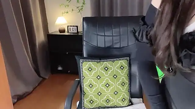 Snapshot of Calvin--1 chatting on 09/09/25, 01:32 Calvin--1 online show from 09/09/25, 01:32