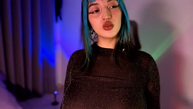 Snapshot of Blueee_cat chatting on 07/19/26, 08:34 Blueee cat online show from 07/19/26, 08:34
