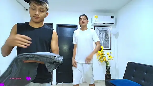 Bisexlifehot   online show from 04/10/26, 11:09