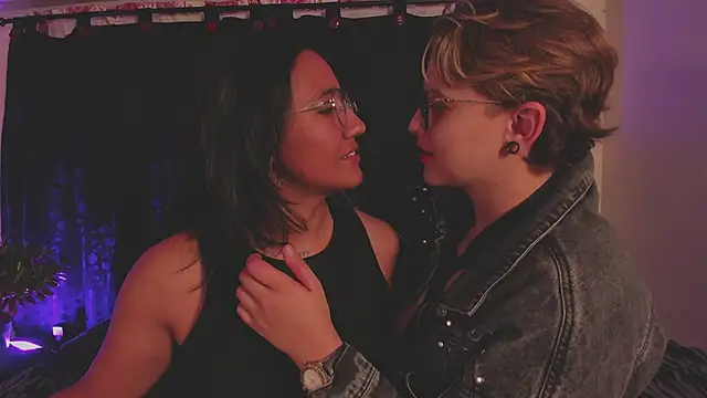 Snapshot of CrazyCakes_ chatting on 09/12/25, 04:45 CrazyCakes online show from 09/12/25, 04:45