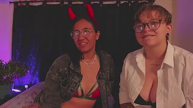 Snapshot of CrazyCakes_ chatting on 09/16/25, 03:07 CrazyCakes online show from 09/16/25, 03:07