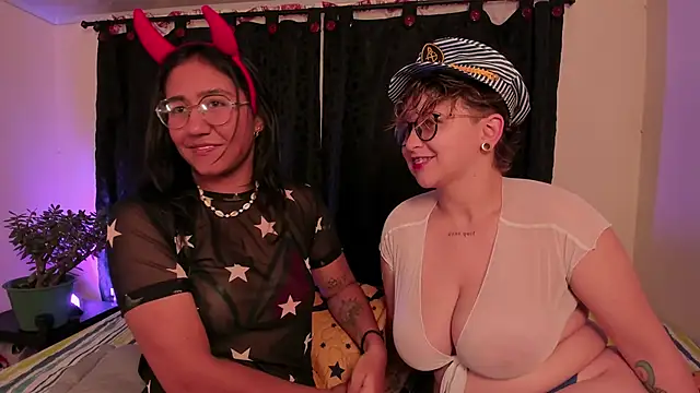 Snapshot of CrazyCakes_ chatting on 10/29/25, 03:42 CrazyCakes online show from 10/29/25, 03:42