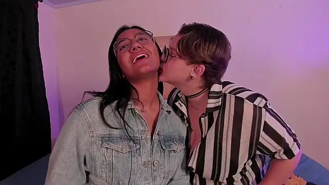 Snapshot of CrazyCakes_ chatting on 11/18/25, 10:36 CrazyCakes online show from 11/18/25, 10:36