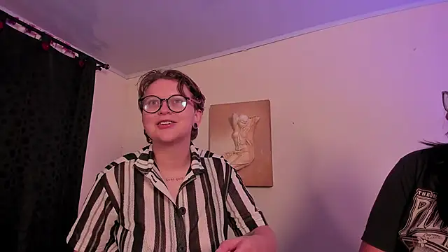 Snapshot of CrazyCakes_ chatting on 11/22/25, 04:22 CrazyCakes online show from 11/22/25, 04:22