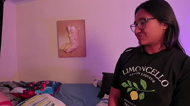 Snapshot of CrazyCakes_ chatting on 11/25/25, 02:55 CrazyCakes online show from 11/25/25, 02:55