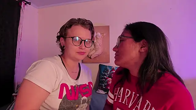 Snapshot of CrazyCakes_ chatting on 11/26/25, 02:45 CrazyCakes online show from 11/26/25, 02:45