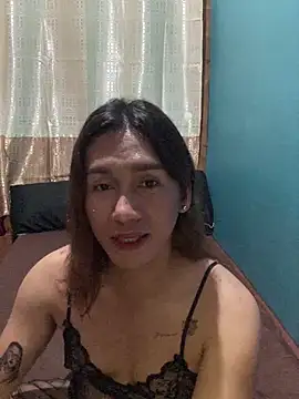 pretty TRANSjona online show from 10/24/25, 05:26