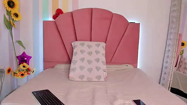 Amy Bunnie 18 online show from 10/17/25, 09:28