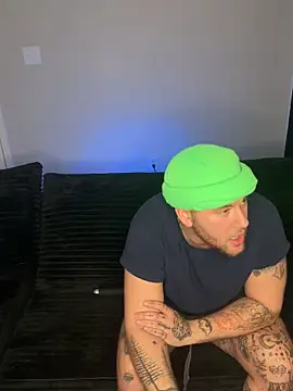 Snapshot of theviberoom chatting on 12/15/25, 06:34 theviberoom online show from 12/15/25, 06:34