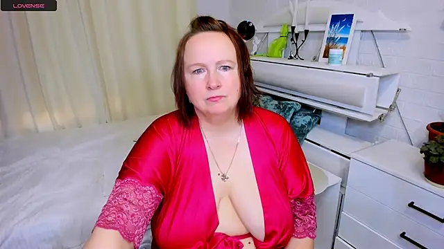 Snapshot of WifeyXRated chatting on 04/21/26, 05:36 WifeyXRated online show from 04/21/26, 05:36
