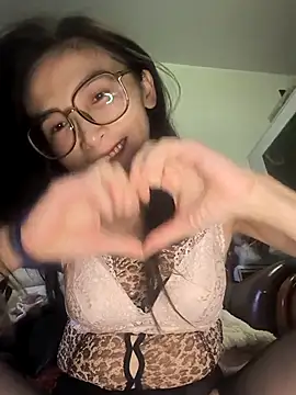 Snapshot of wsyx326 chatting on 10/20/25, 04:07 wsyx326 online show from 10/20/25, 04:07