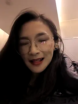 Snapshot of wsyx326 chatting on 10/30/25, 04:14 wsyx326 online show from 10/30/25, 04:14