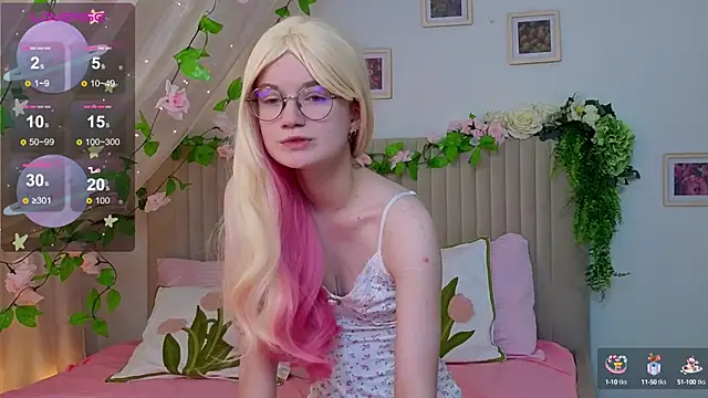 Snapshot of PixieKitty chatting on 10/17/25, 04:15 PixieKitty online show from 10/17/25, 04:15