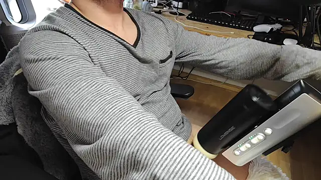 Snapshot of BenReich chatting on 10/27/25, 08:46 BenReich online show from 10/27/25, 08:46