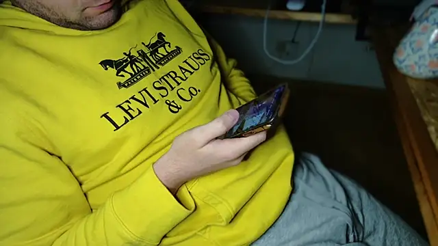 Snapshot of BenReich chatting on 11/20/25, 07:57 BenReich online show from 11/20/25, 07:57