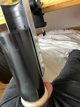 Snapshot of BenReich chatting on 11/25/25, 02:00 BenReich online show from 11/25/25, 02:00