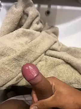 Snapshot of youyou933 chatting on 10/07/25, 03:20 youyou933 online show from 10/07/25, 03:20