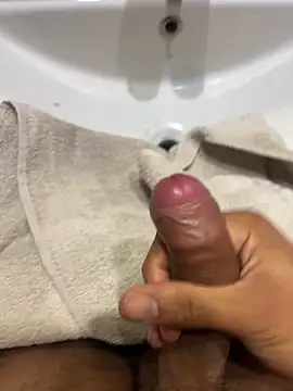 Snapshot of youyou933 chatting on 10/26/25, 08:20 youyou933 online show from 10/26/25, 08:20