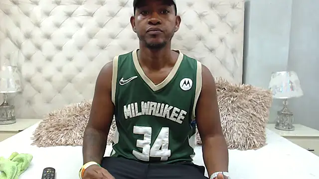 Snapshot of AndyCalifornia1 chatting on 09/30/25, 12:32 AndyCalifornia1 online show from 09/30/25, 12:32