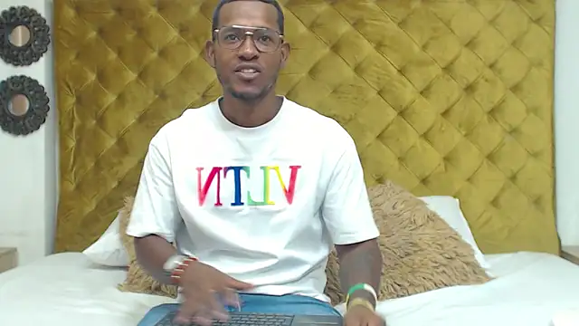 Snapshot of AndyCalifornia1 chatting on 10/29/25, 01:02 AndyCalifornia1 online show from 10/29/25, 01:02