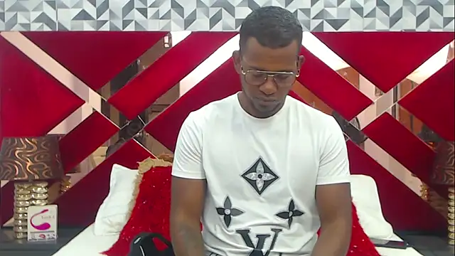 Snapshot of AndyCalifornia1 chatting on 11/18/25, 12:20 AndyCalifornia1 online show from 11/18/25, 12:20