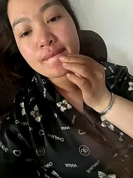 Nhung584 online show from 11/08/25, 08:14