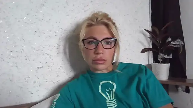 fox red lady7 online show from 09/29/25, 08:30