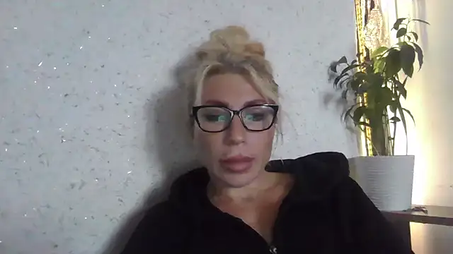 fox red lady7 online show from 10/20/25, 10:05