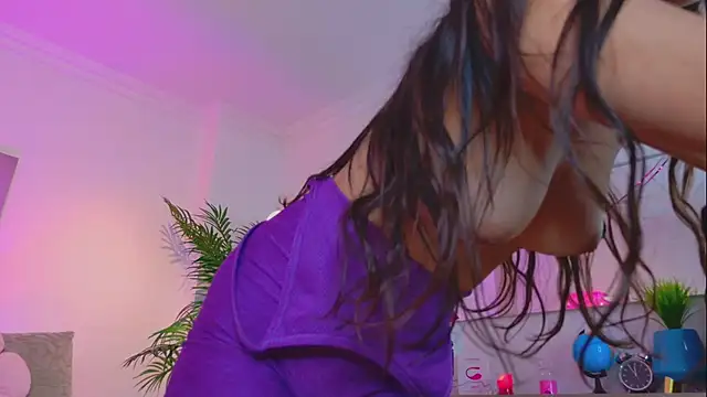 LUNAA    online show from 04/06/26, 03:59