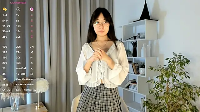 Snapshot of UdelaDodson chatting on 10/25/25, 01:13 UdelaDodson online show from 10/25/25, 01:13