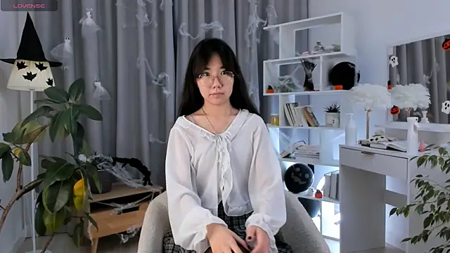 Snapshot of UdelaDodson chatting on 11/03/25, 01:19 UdelaDodson online show from 11/03/25, 01:19