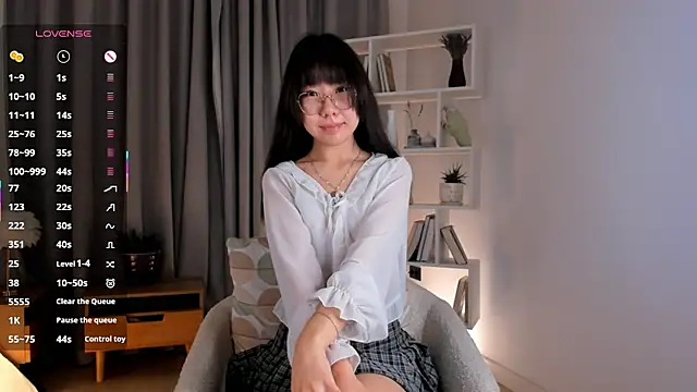 Snapshot of UdelaDodson chatting on 12/05/25, 01:25 UdelaDodson online show from 12/05/25, 01:25