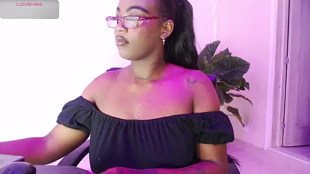 ReinaMiah online show from 11/02/25, 03:53