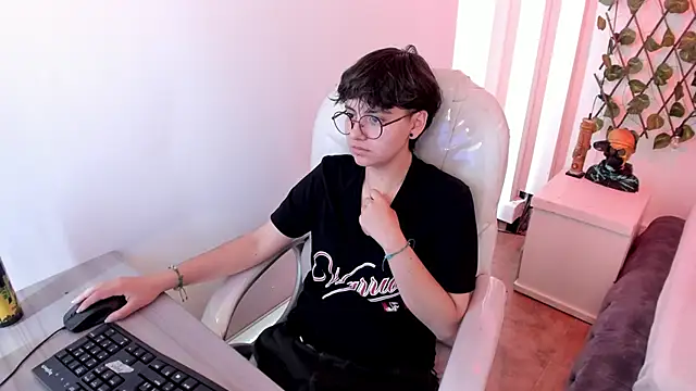 Nathaly ds online show from 12/13/25, 07:53