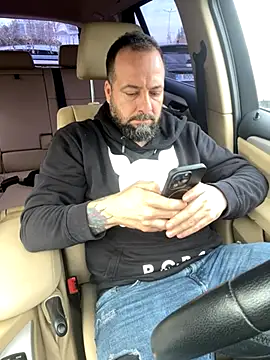 Snapshot of DavidMaros chatting on 10/23/25, 06:23 DavidMaros online show from 10/23/25, 06:23