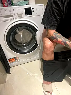 Snapshot of DavidMaros chatting on 10/28/25, 05:11 DavidMaros online show from 10/28/25, 05:11