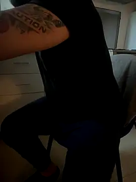 Snapshot of DavidMaros chatting on 11/06/25, 05:52 DavidMaros online show from 11/06/25, 05:52