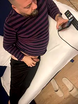 Snapshot of DavidMaros chatting on 11/20/25, 06:57 DavidMaros online show from 11/20/25, 06:57