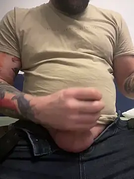 Snapshot of DavidMaros chatting on 12/17/25, 06:41 DavidMaros online show from 12/17/25, 06:41