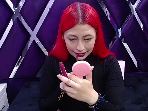 Snapshot of Melody_Klum_ chatting on 10/09/25, 01:42 Melody Klum  online show from 10/09/25, 01:42