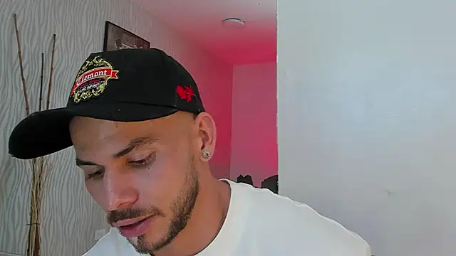 Snapshot of dylan_jacobx chatting on 06/27/26, 06:02 dylan jacobx online show from 06/27/26, 06:02