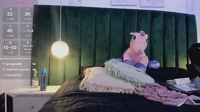 Snapshot of PaulinaGame chatting on 09/13/25, 07:13 PaulinaGame online show from 09/13/25, 07:13