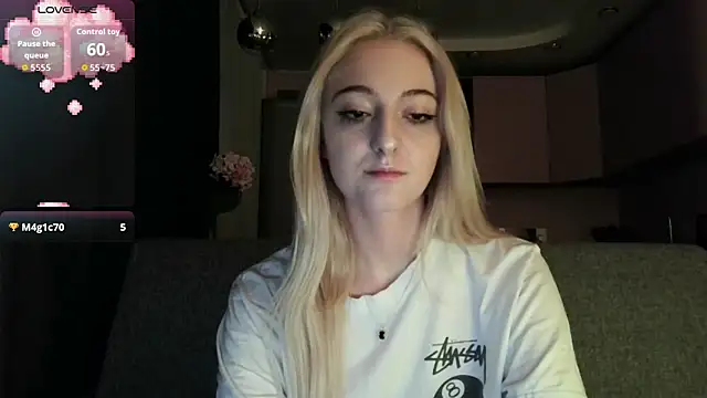 white liillyy online show from 09/17/25, 10:33