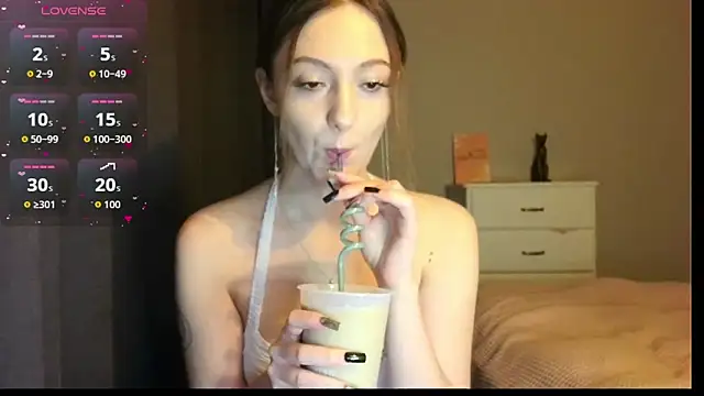 white liillyy online show from 03/12/26, 09:43