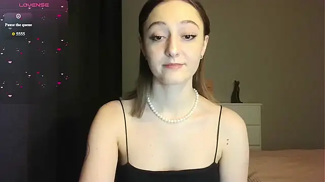 white liillyy online show from 03/24/26, 09:42