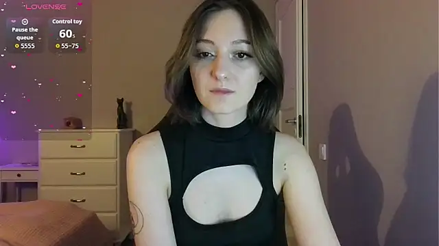 Snapshot of white_liillyy chatting on 05/20/26, 08:26 white liillyy online show from 05/20/26, 08:26